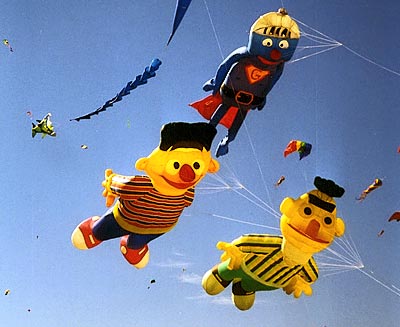 bert-ernie-kites.jpg - 28kB