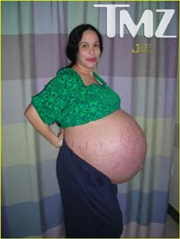 Octo-Mom-s-Baby-Belly-nadye-suleman-5635285-918-1222.jpg - 22kB