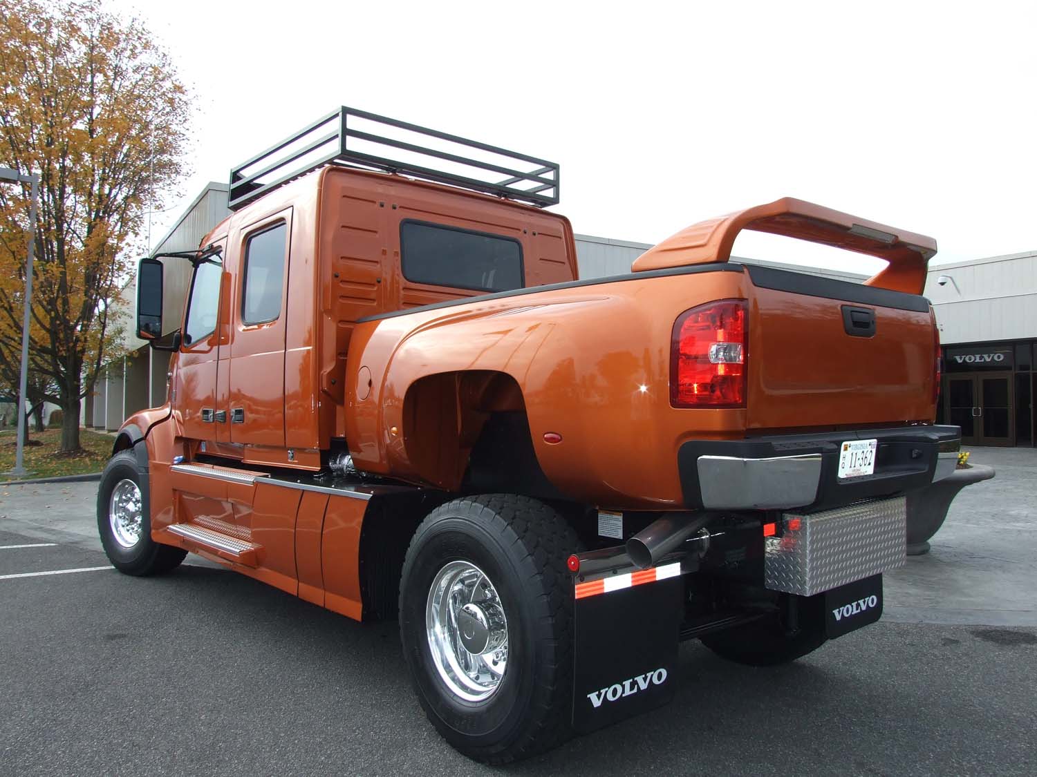 Volvo_VHD_Pickup_Rear_View-small.jpg - 205kB