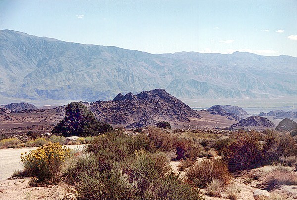 Alabama Hills.jpg - 98kB