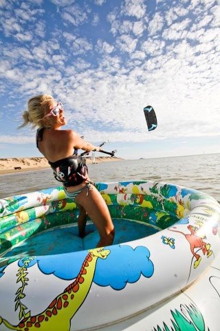 KiteSurfing30.jpg - 47kB