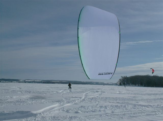 Kiting%20at%20Elmhirst%27s%20062[1].JPG - 35kB