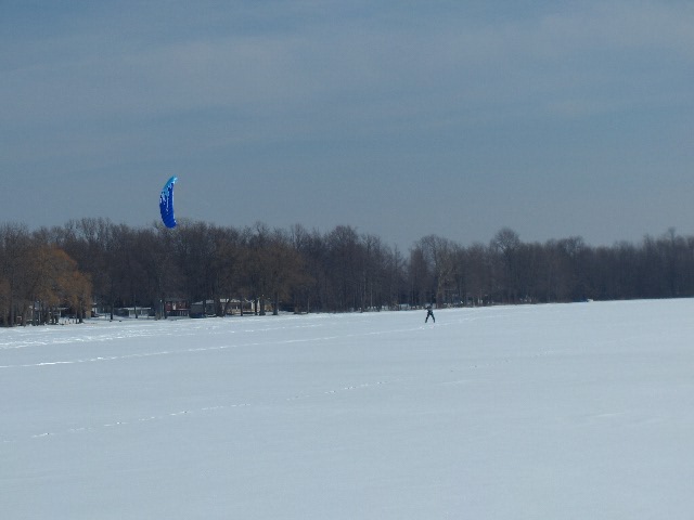 Kiting Huchtinson Lake 007.jpg - 68kB